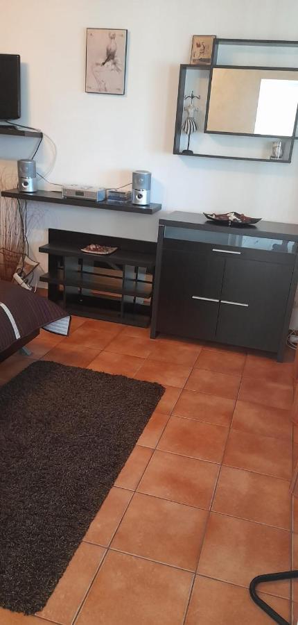 Apartament Bety Sea Front Apartment คอสติเนช ภายนอก รูปภาพ