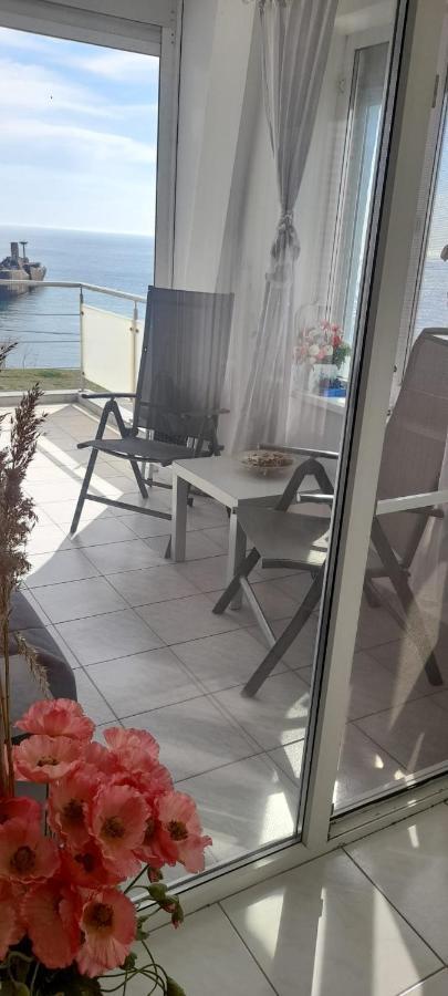 Apartament Bety Sea Front Apartment คอสติเนช ภายนอก รูปภาพ