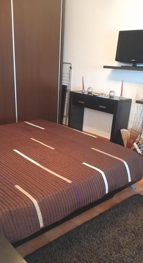 Apartament Bety Sea Front Apartment คอสติเนช ภายนอก รูปภาพ